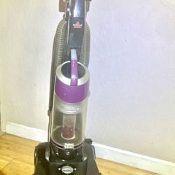 BISSELL Vacuum Excellent Condition One Owner No Pets