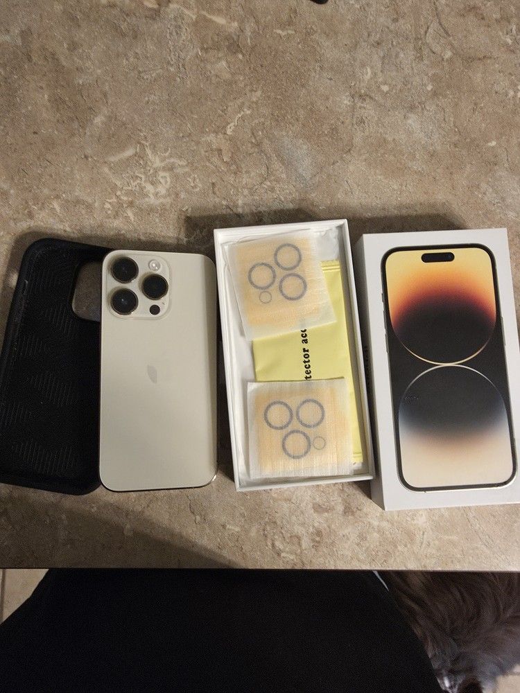 Iphone 14 Pro With Case, Screen Protectors.