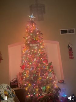 9ft Christmas Tree With Lights 100$ Or Best Offer 
