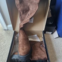 Size 10 Women's Knee High Boot