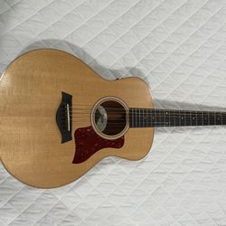 Taylor GS Mini-e Vey Good Conditions ( Priced to Sell) only $425, Local Transactions Only