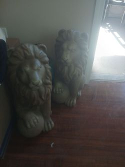 Set Leo Lion statues
