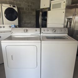Maytag washing machine and dryer set in excellent conditions working everything, 2 months warranty, delivery and installation available.