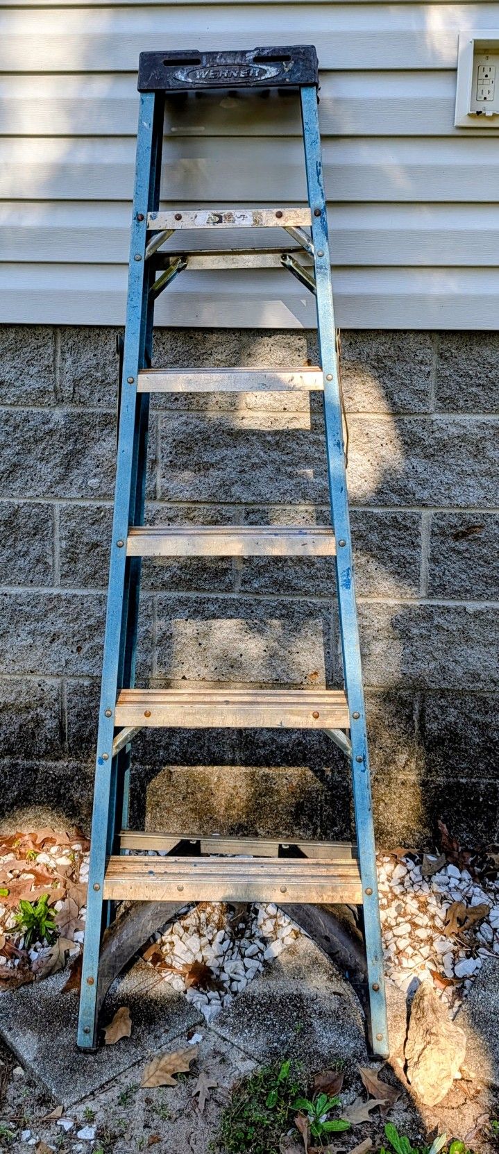 Ladder (6 Feet)
