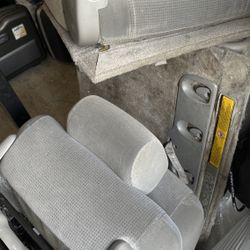 chairs seats from Toyota sienna  2005 2 and 3 rows