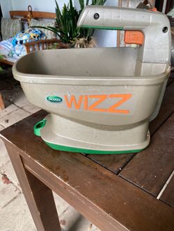 AUTOMATIC GRASS SPREADER