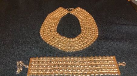 Beautiful gold tone, necklace set