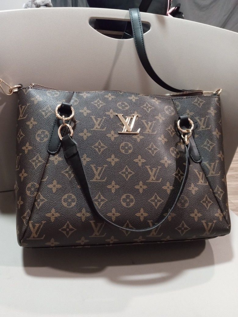 LV Purse Brand New