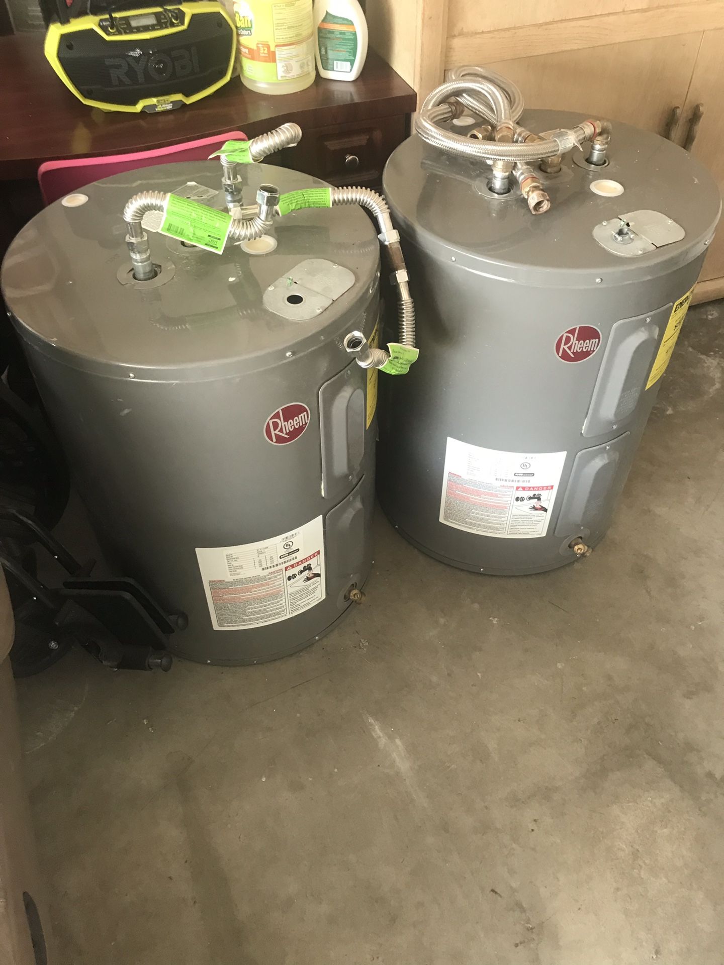Rheem 30 Gallon Water Heater with hoses