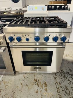 Thermador natural gas range, 30 inches wide—includes a receipt for a 90-day warranty.