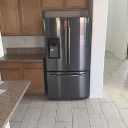 Samsung Refrigerator $500 Must Come By Monday 