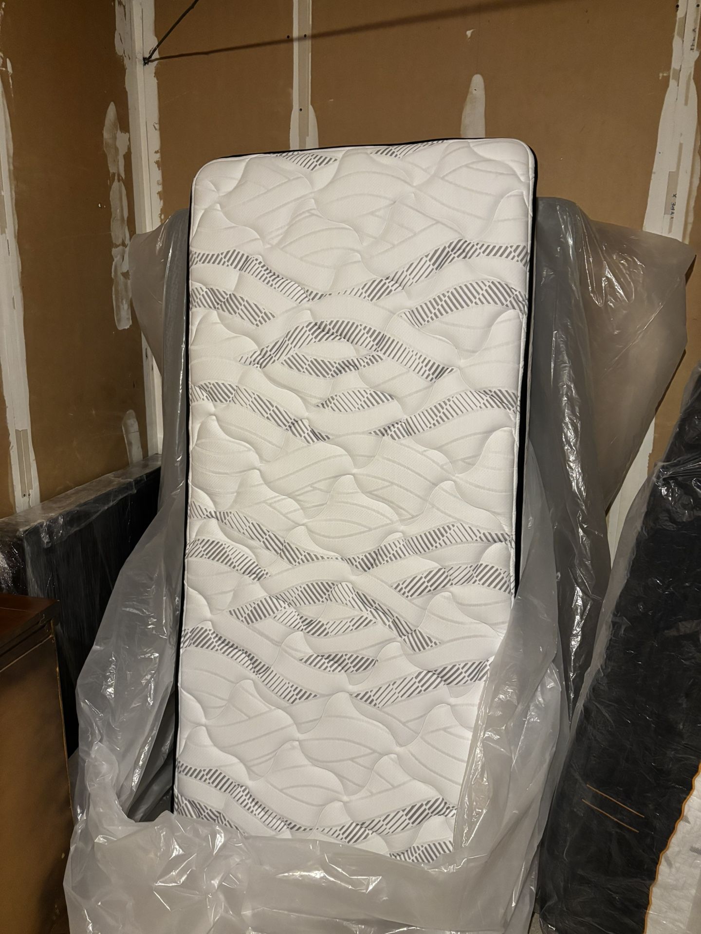 Wayfair 14” Medium Hybrid Mattress - Twin XL