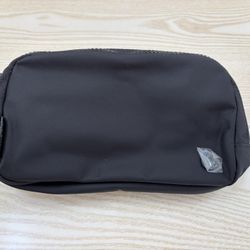 Black Lululemon Everywhere Belt Bag 1L (New)