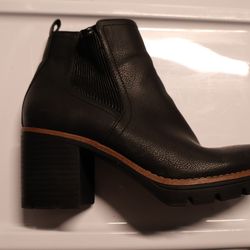 Woman boots  Size 7.5