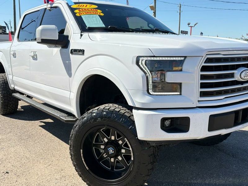 2017-FORD-F150-XLT-LIFTED