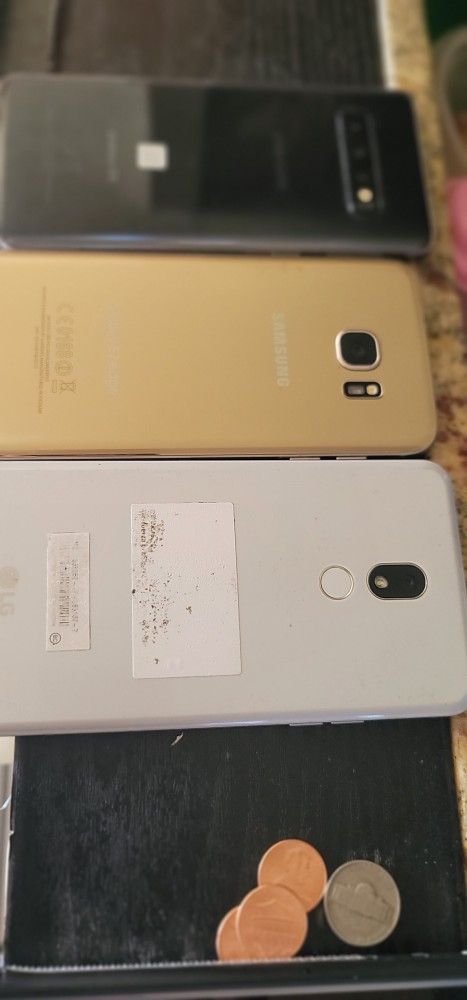 Son 3 Telefonos 2 Samsung 1LG 2 Tienen Google Acount S10 Esta Quebrado DE La Pantalla Los 3 ×$80