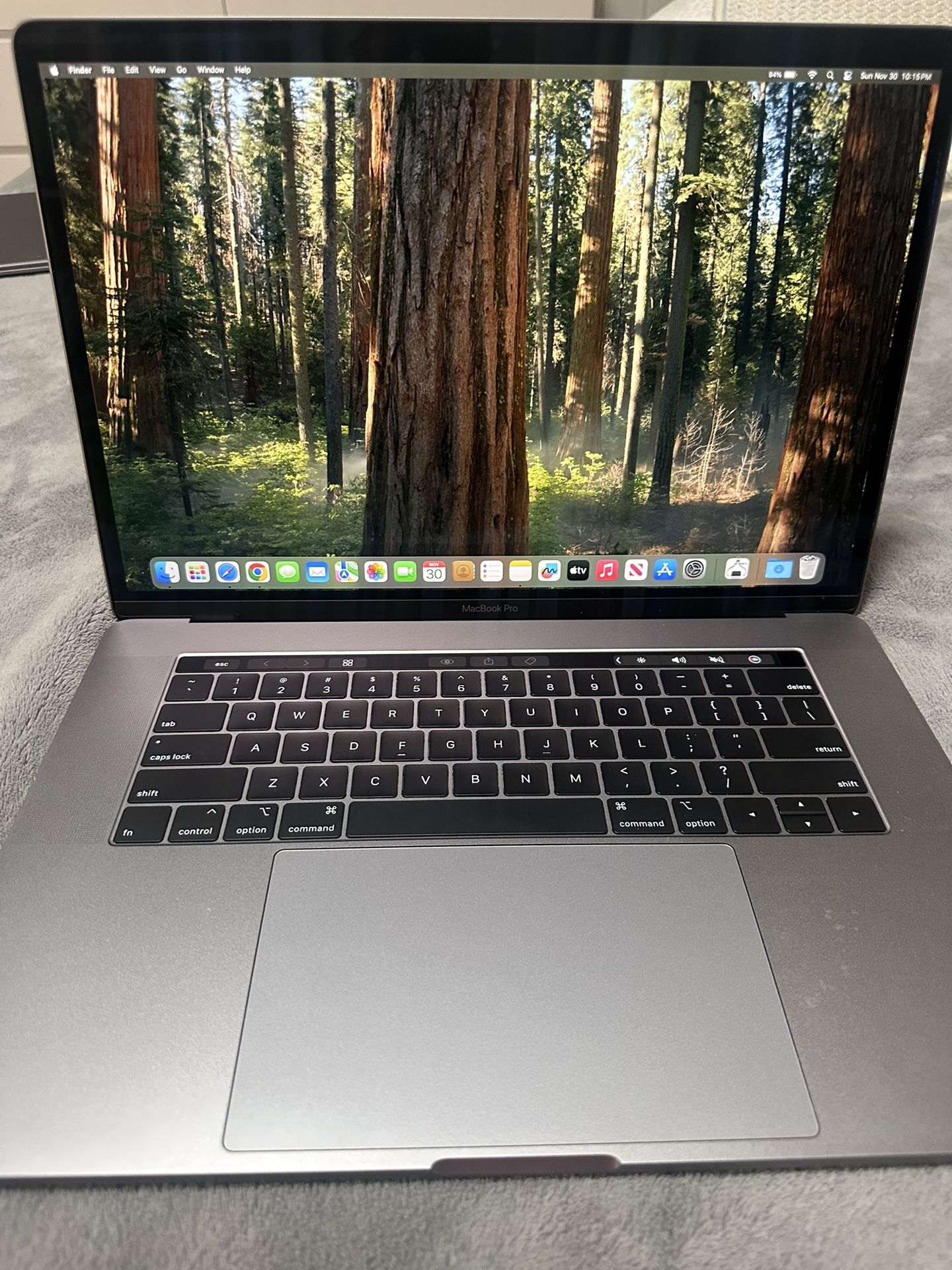 Apple MacBook Pro / 15 inch Touch Bar Retina Display / Core i7 / 16GB RAM/ 512GB SSD