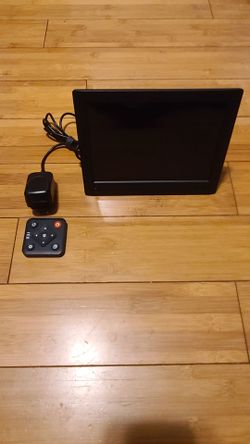 Digital Picture Frame With Remote - Like New