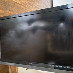 Vizio 37” smart tv with remote