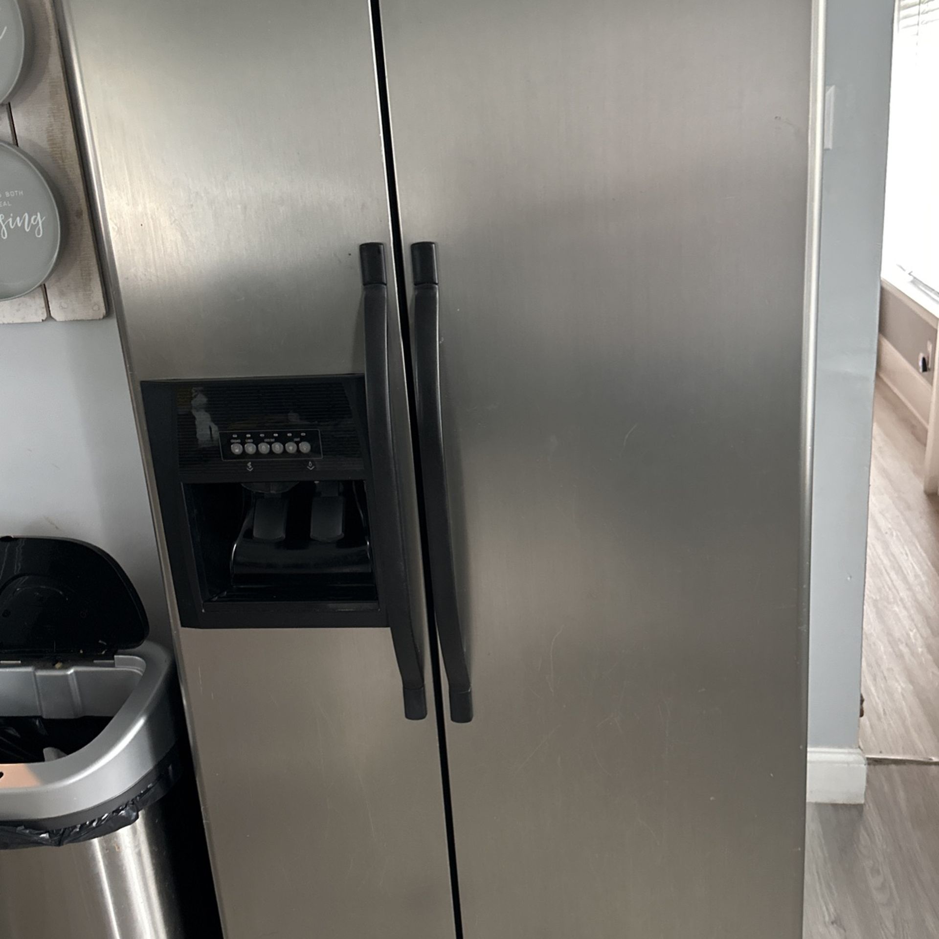Stainless Steel Side-By-Side Icemaker Refrigerator
