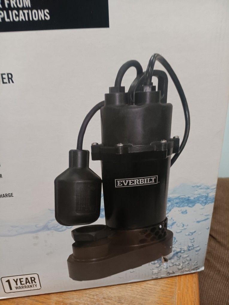 SUBMERSIBLE EVERBILT SUMP PUMP .
