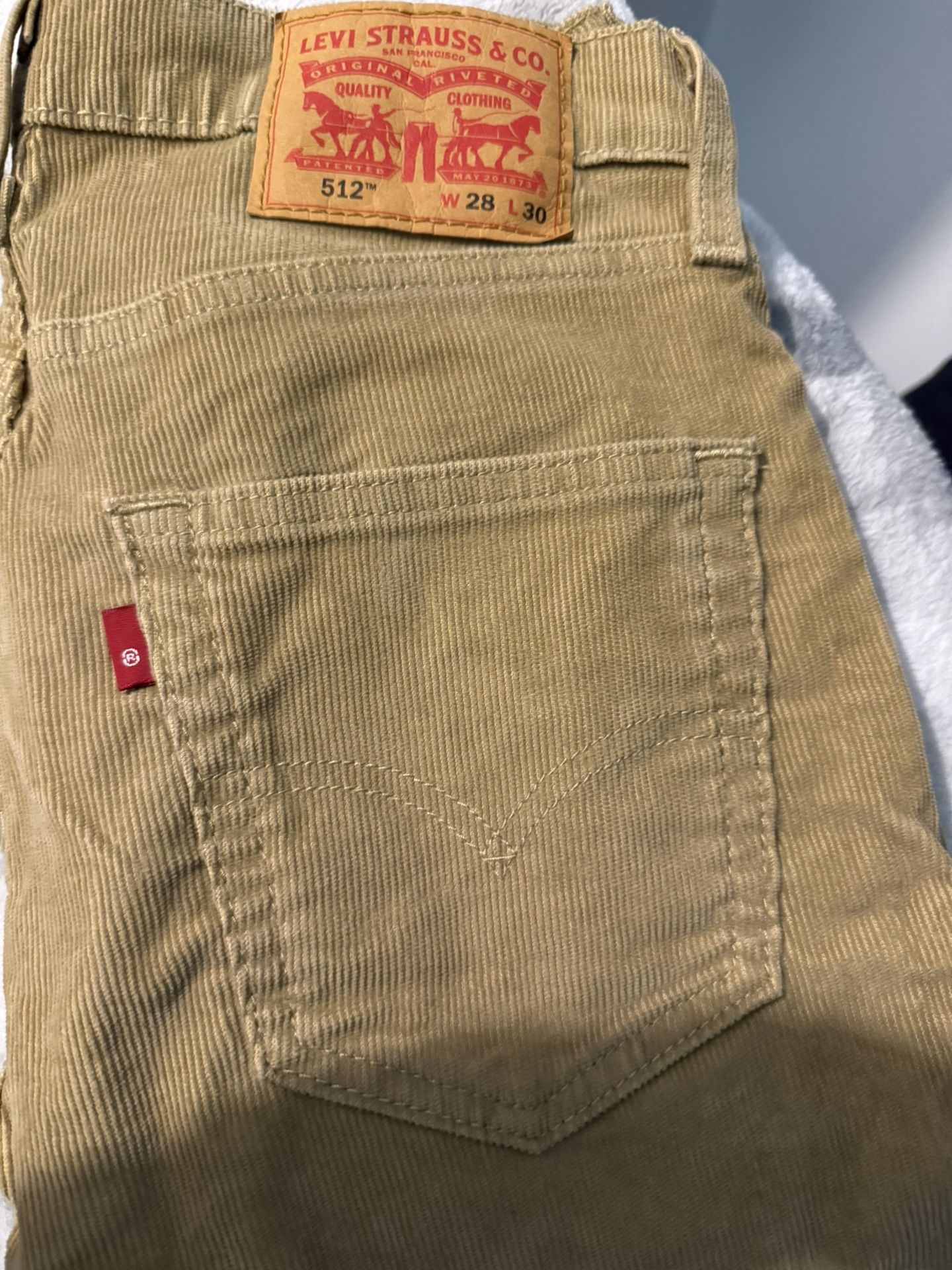 Levi Jean Size W28 L30 Tan Yellow Color