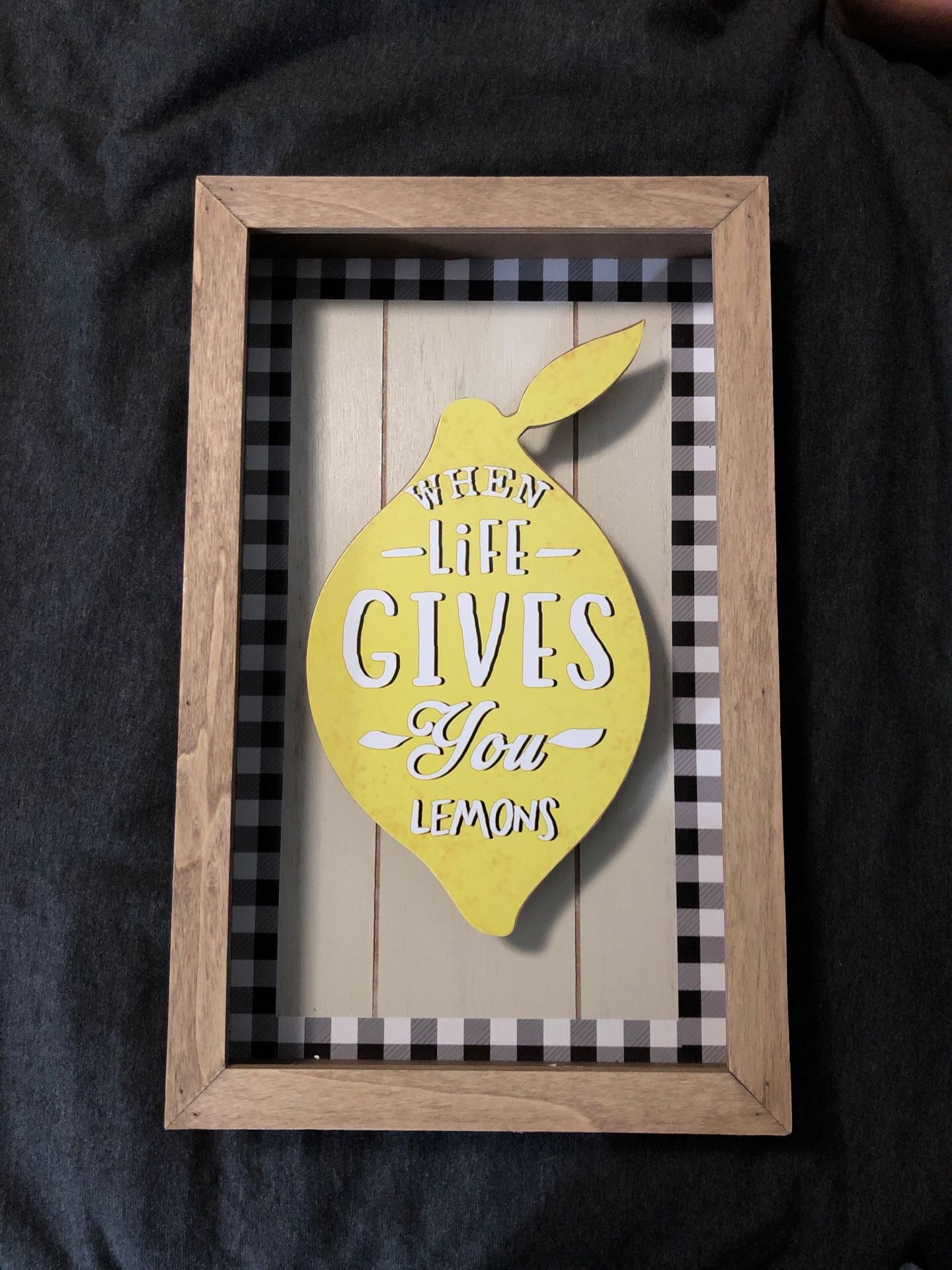 Home wall decor “when life gives you lemons”