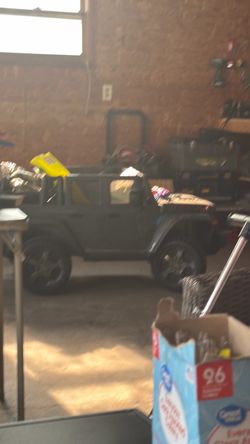 Kids Ride-On Jeep Wrangler Toy Car