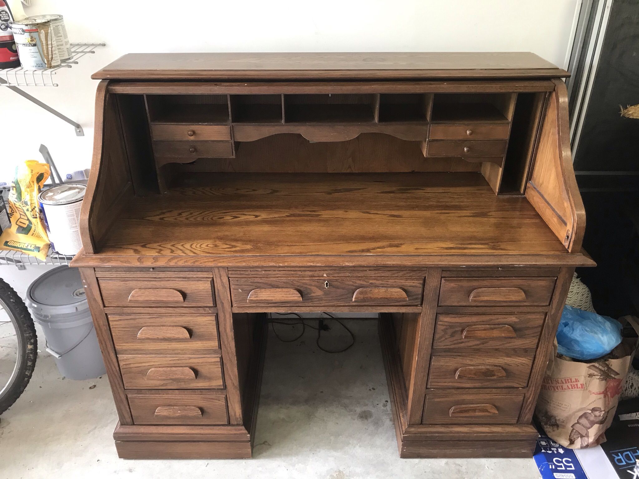 Roll Top Desk (Jasper Cabinet 685-RT)