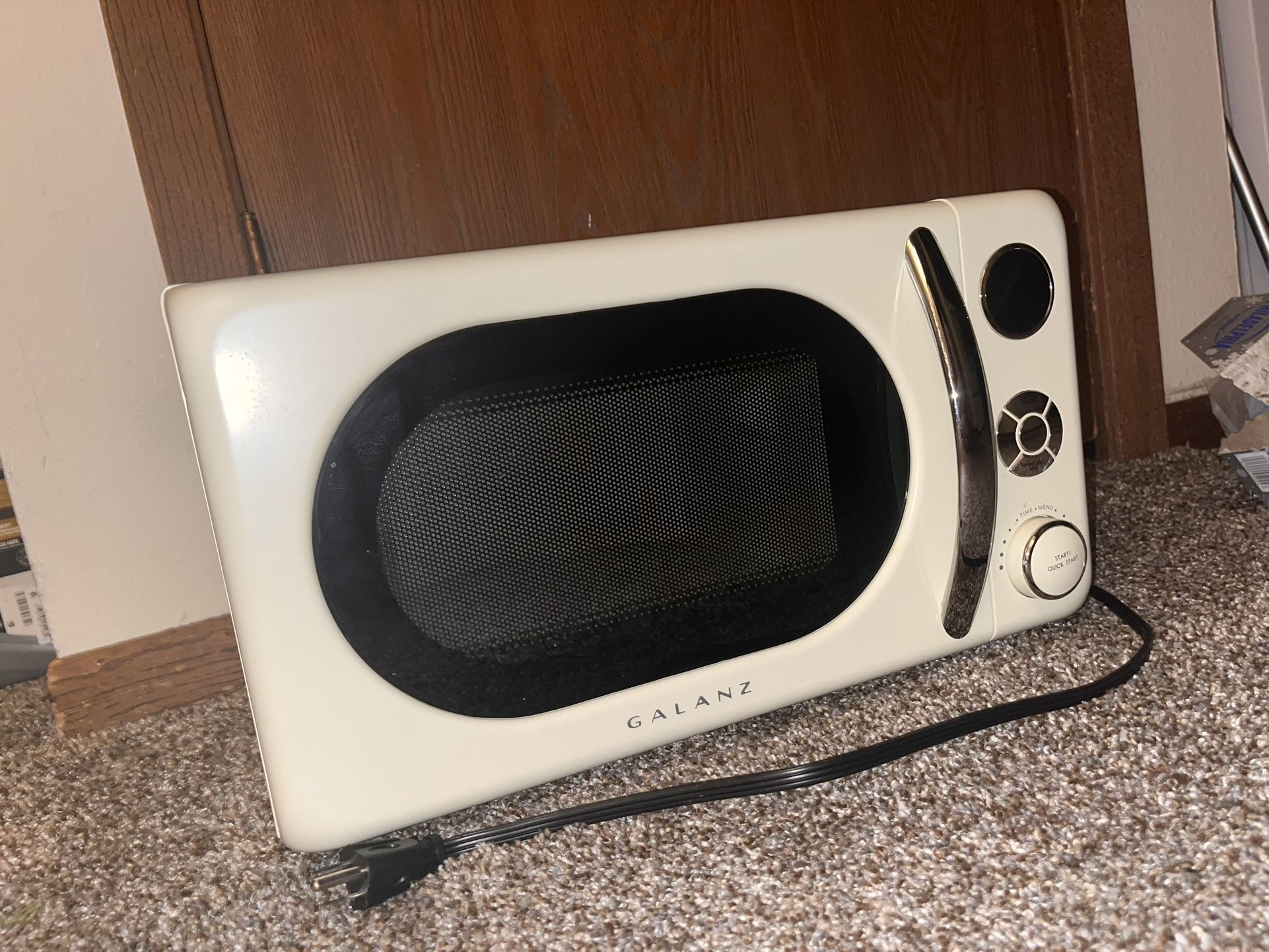 Galanz Retro Microwave