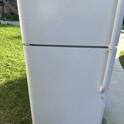 Frigidaire Top Freezer