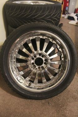 18' CHROME RIMS (NEEDS TIRES & LUG NUT CAPS)