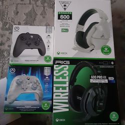 XBOX SERIES X CONTROLLERS AND HEADSETS 