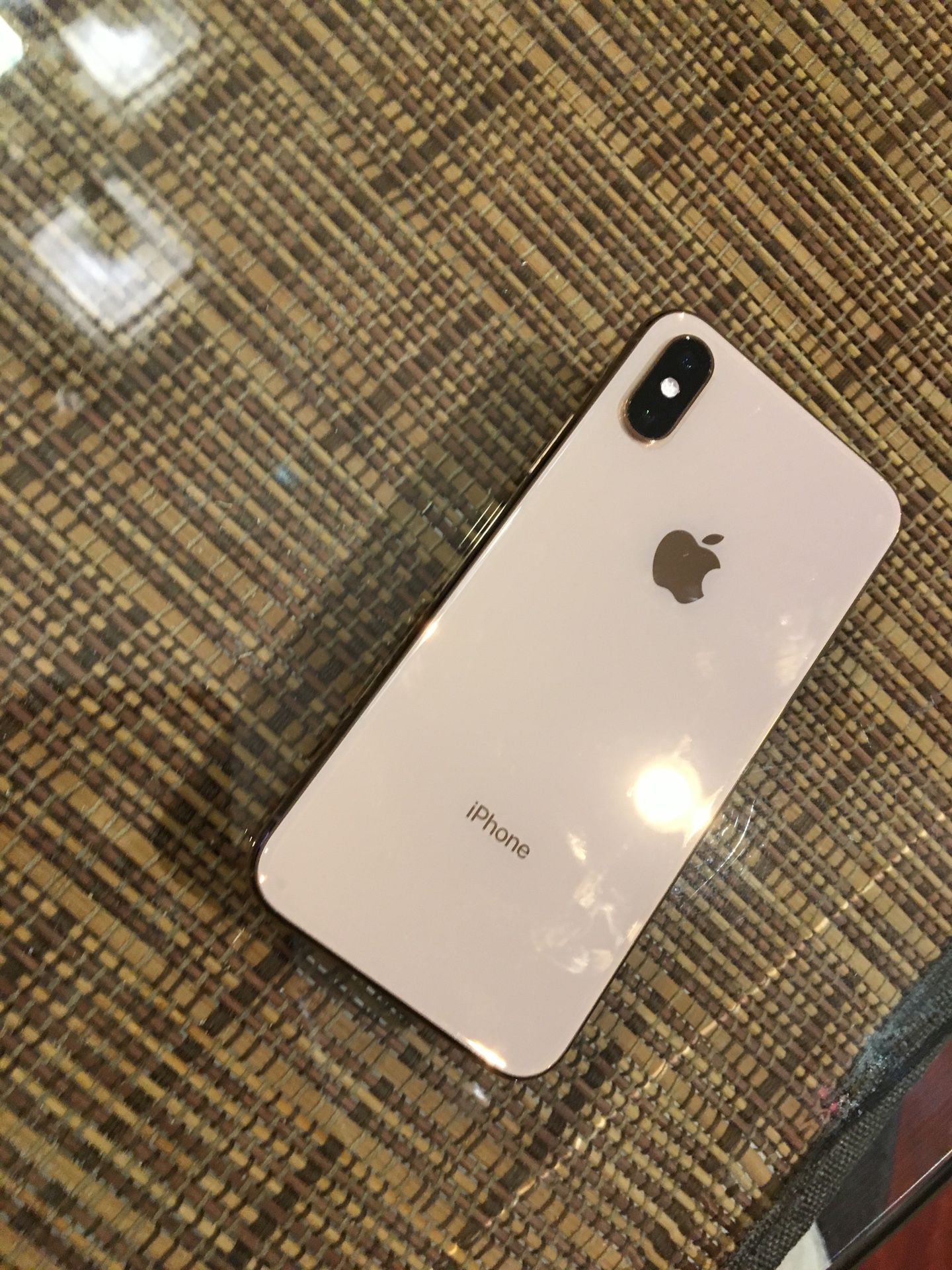 iPhone XS - Gold 64gb for sale! $800