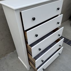 WHITE DRESSER, 5 Deep Drawers! Nice!