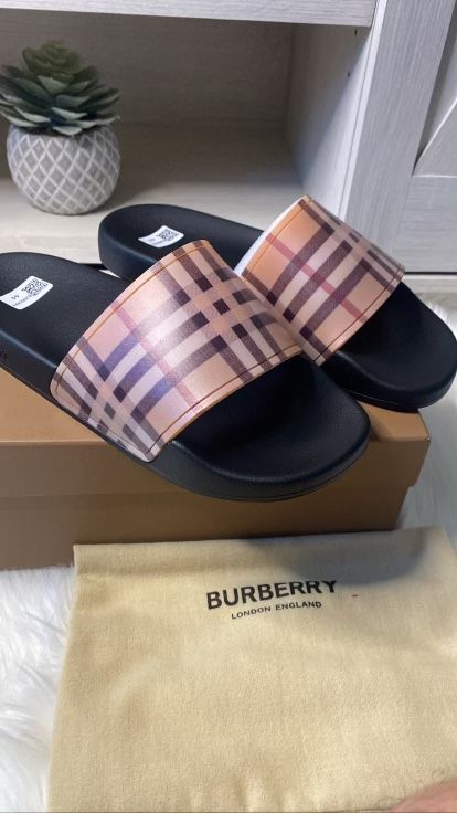 Burberry Woman’s Slides Size 6&7