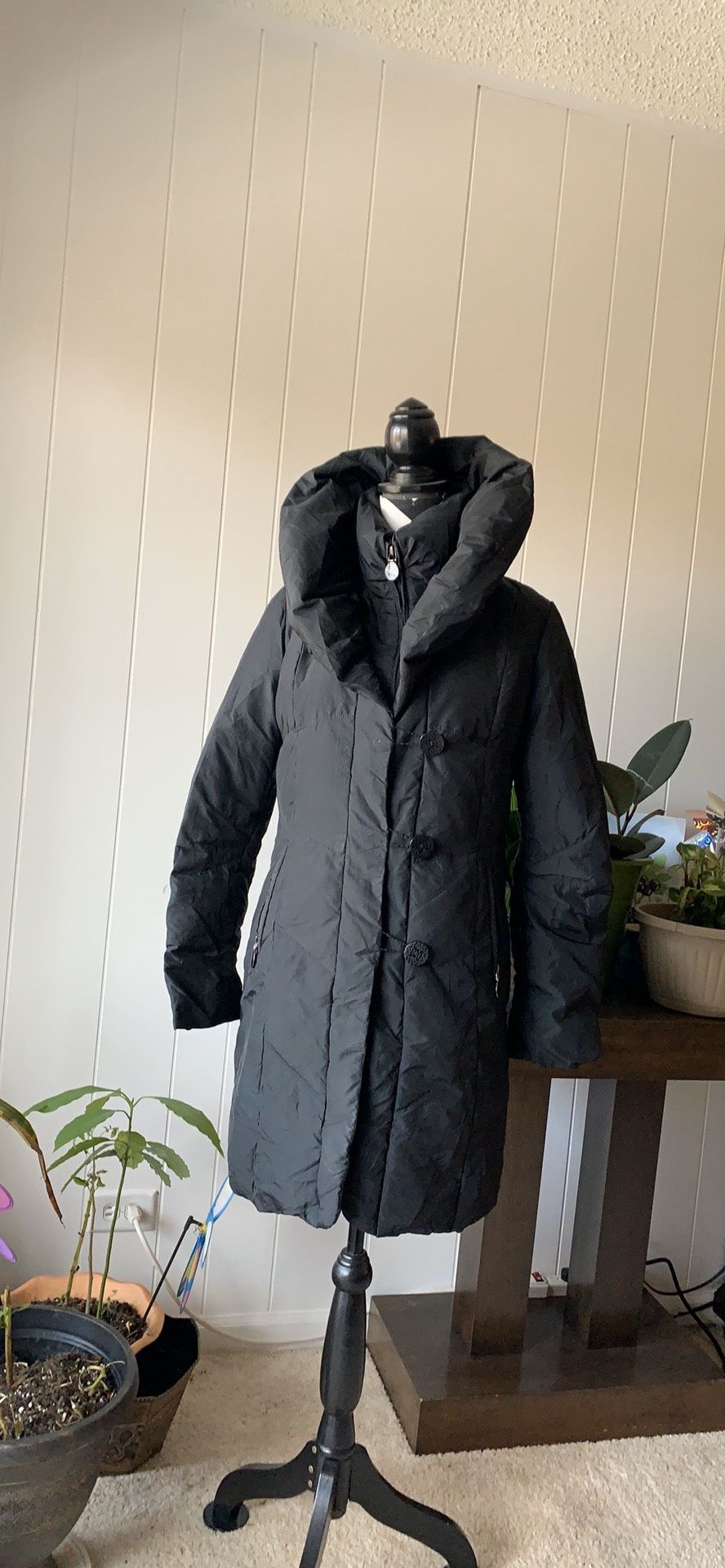 Tahari warm and light winter puffer/parka/ coat