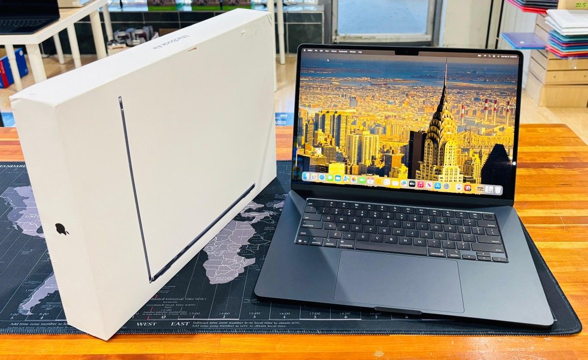 Macbook Air 15” M4 24GB RAM 512GB Apple warranty till 07/21/26 -Open Box Like New