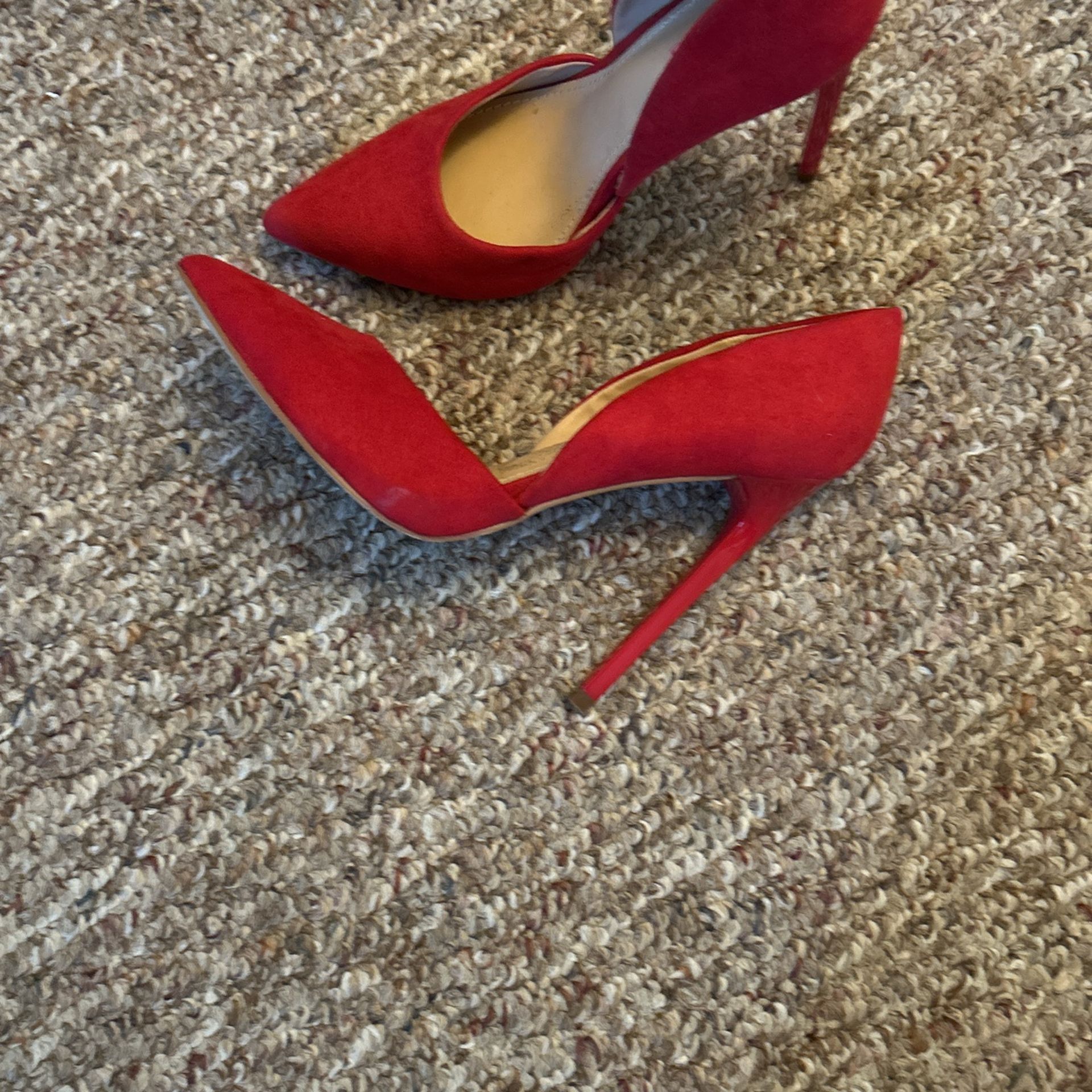 Red high heels 7  1/2