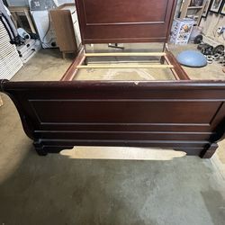 Queen bed and 2 drawers nightstand