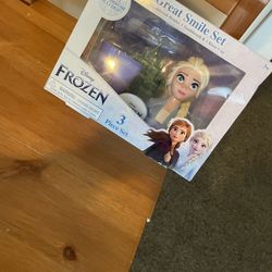 Disney Frozen Great Smile Set with Manual Child Toothbrush, 3 Pieces