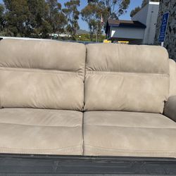 New swuade  recliner