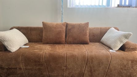 70s style Boneless couch barely used with cute pockets! 38 x 81 inches
