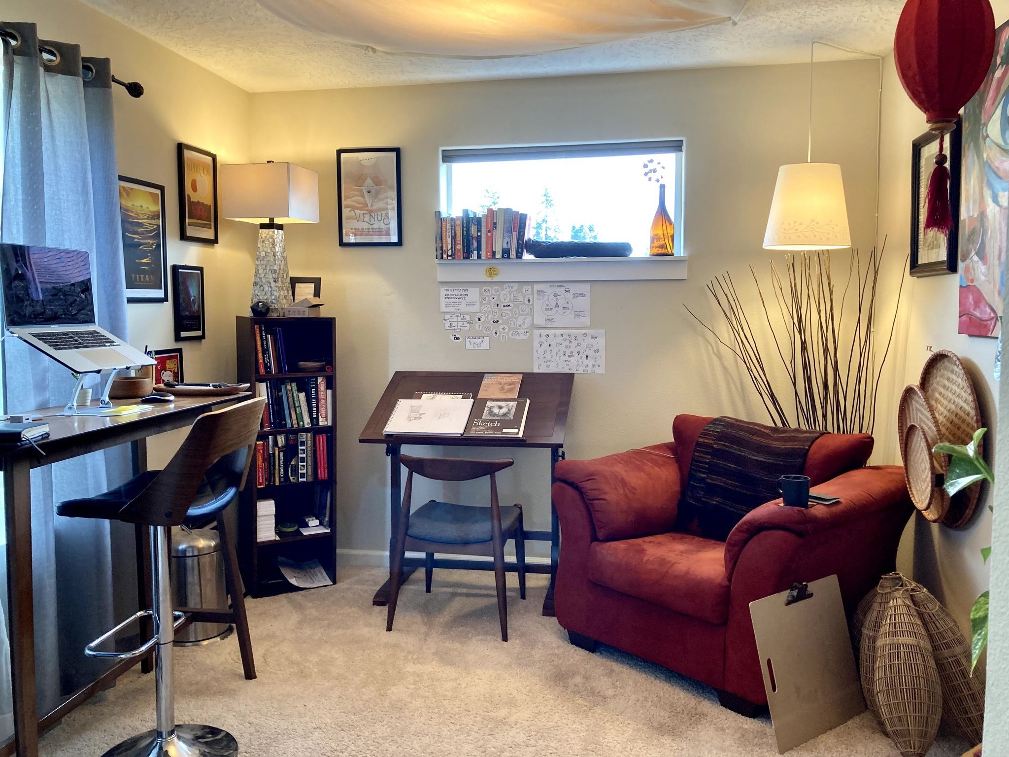 Classic wooden adjustable drawing/drafting table