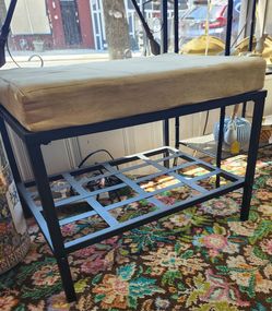 Raymore and Flanigan Entryway Bench