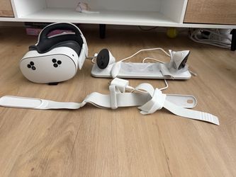 Meta Quest 3S VR w/extras