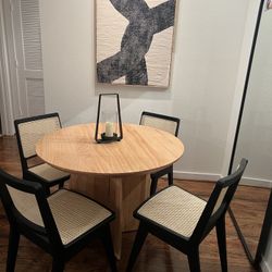 39” modern round dining table natural wood color. 