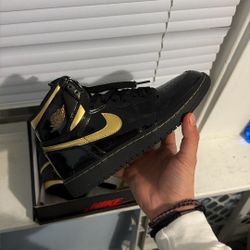 Air Jordan 1 Black And Gold 