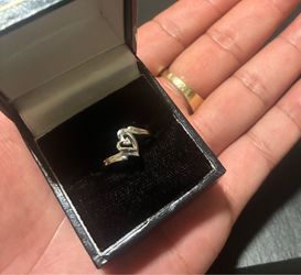 10K White Gold Heart Ring size 7