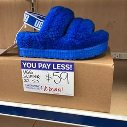 UGG Slipper Size 5.5y 